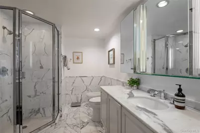 100 Hilton Avenue #M4, Garden City, NY 11530 - Photo 16