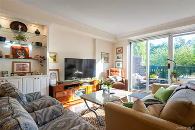 100 Hilton Avenue #M4, Garden City, NY 11530 - Photo 4