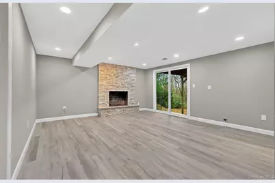 27 Claire Lane, Sayville, NY 11782 - Photo 12