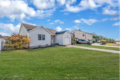 38 Berger Avenue, Amityville, NY 11701 - Photo 2