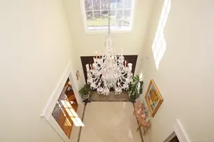 35 Meadow Woods Rd, Great Neck, NY 11020 - Photo 34