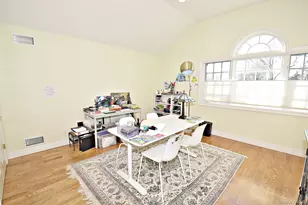 35 Meadow Woods Rd, Great Neck, NY 11020 - Photo 24