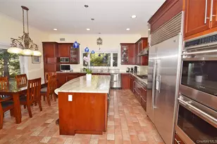 35 Meadow Woods Rd, Great Neck, NY 11020 - Photo 14