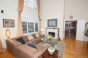 35 Meadow Woods Rd, Great Neck, NY 11020 - Photo 10