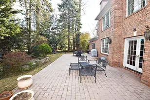 35 Meadow Woods Rd, Great Neck, NY 11020 - Photo 40