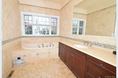 35 Meadow Woods Road, Great Neck, NY 11020 - Photo 28