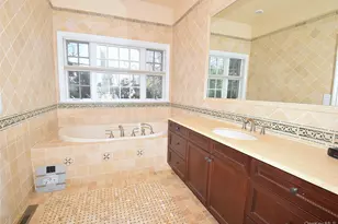 35 Meadow Woods Rd, Great Neck, NY 11020 - Photo 28