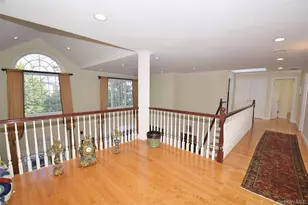 35 Meadow Woods Rd, Great Neck, NY 11020 - Photo 32