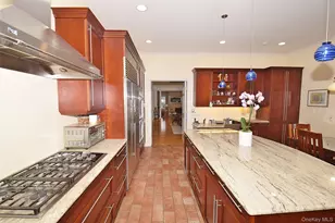 35 Meadow Woods Rd, Great Neck, NY 11020 - Photo 18