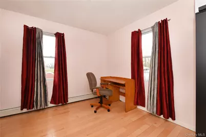 113 Stewart Avenue, Hempstead, NY 11550 - Photo 18