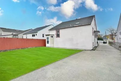 113 Stewart Avenue, Hempstead, NY 11550 - Photo 28