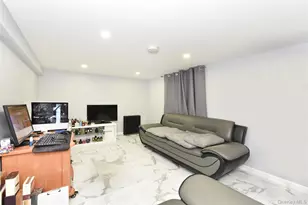 113 Stewart Ave, Hempstead, NY 11550 - Photo 24