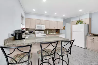 2529 Westervelt Avenue, Bronx, NY 10469 - Photo 10