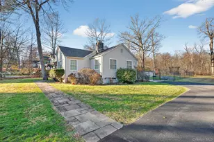 550 Beach Rd, Mahopac, NY 10541 - Photo 2