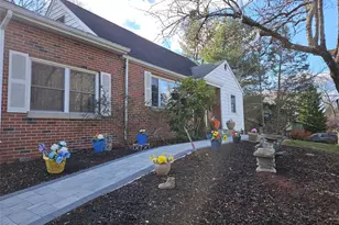 8 Windmill Ln, New City, NY 10956 - Photo 2