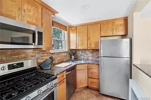 44 Edwards St, Roslyn Heights, NY 11577 - Photo 8