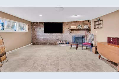 266 Bayview Avenue, Massapequa, NY 11758 - Photo 24