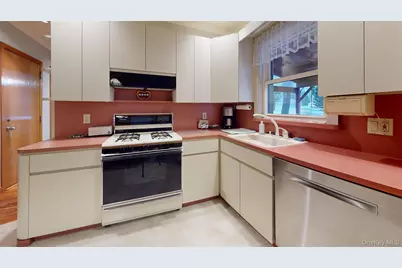 120 Barrymore Boulevard, Franklin Square, NY 11010 - Photo 6