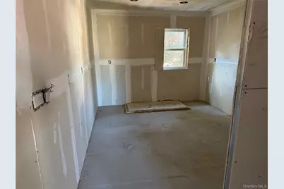 512 Minnieford Avenue, Bronx, NY 10464 - Photo 18