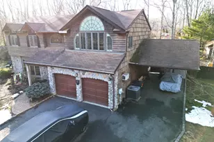 35 Hastings Dr, Ridge, NY 11961 - Photo 2