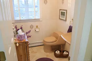 35 Hastings Dr, Ridge, NY 11961 - Photo 14