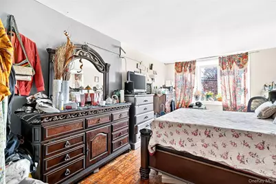 1007 E 215th Street, Bronx, NY 10469 - Photo 18