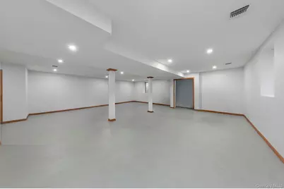 1260 Warwick Street, Uniondale, NY 11553 - Photo 30