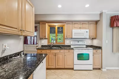 6 Silver Avenue, Huntington Station, NY 11746 - Photo 8