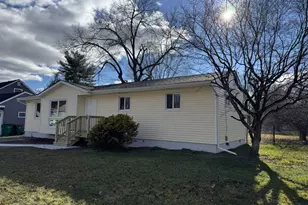 4 Morris Dr, Hyde Park, NY 12538 - Photo 2