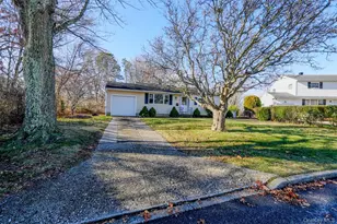 170 Sugarwood Ln, Central Islip, NY 11722 - Photo 4