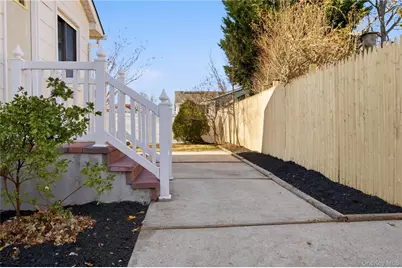 26 Wilshire Drive, North Babylon, NY 11703 - Photo 2