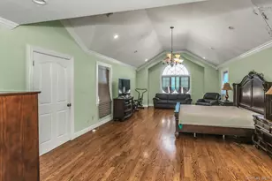 4 Laurette Ln, Freeport, NY 11520 - Photo 20