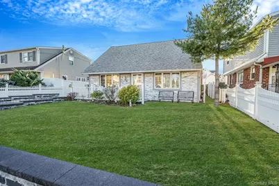 897 Washington Avenue, Westbury, NY 11590 - Photo 4