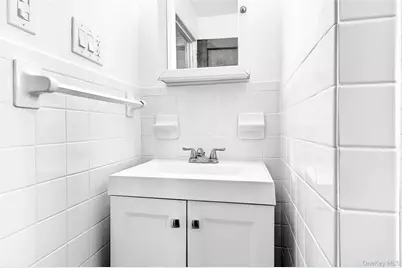 5 Seymour Place, White Plains, NY 10605 - Photo 32