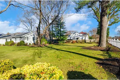 25 45th Street, Islip, NY 11751 - Photo 4