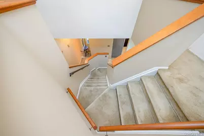 75 Village Green, Bardonia, NY 10954 - Photo 14