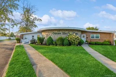 4 Rose Street #7, C-1, Oceanside, NY 11572 - Photo 2