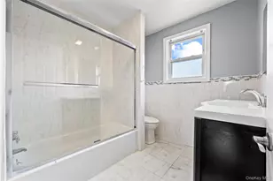 42-25 189th St, Flushing, NY 11358 - Photo 18