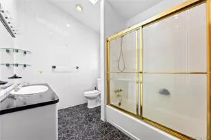 42-25 189th St, Flushing, NY 11358 - Photo 12