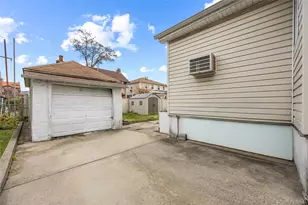 42-25 189th St, Flushing, NY 11358 - Photo 24