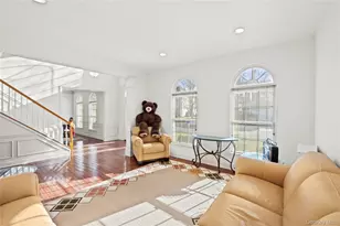 33 Pinehurst Dr, Mount Sinai, NY 11766 - Photo 12