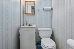 647 Seamans Nck Rd, Seaford, NY 11783 - Photo 20