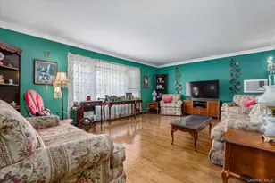 647 Seamans Nck Rd, Seaford, NY 11783 - Photo 2