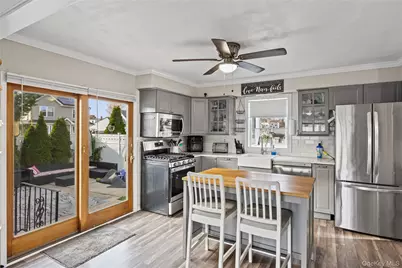 398 Concord Avenue, Lindenhurst, NY 11757 - Photo 6