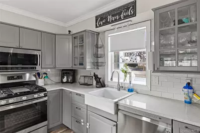 398 Concord Avenue, Lindenhurst, NY 11757 - Photo 8