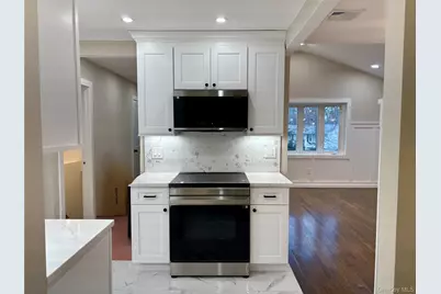 12 Hampton Road, Sound Beach, NY 11789 - Photo 4