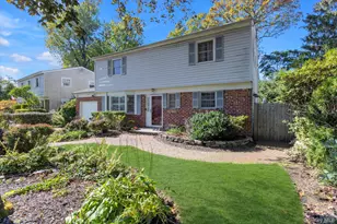 23 Skyview Pl, Melville, NY 11747 - Photo 2