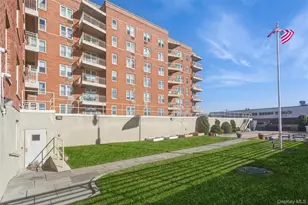 560 W Broadway, Long Beach, NY 11561 - Photo 16