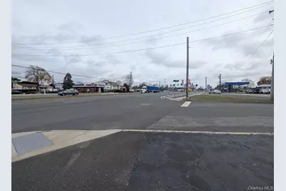 900 Route 109, Lindenhurst, NY 11757 - Photo 16