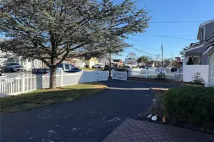 613 Madison Ave, Lindenhurst, NY 11757 - Photo 4